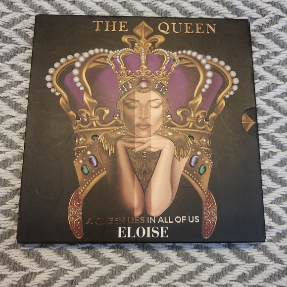 The Queen Eyeshadow Palette - Picture 3 of 11